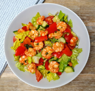 13 Gemischter Salat mit Garnelen